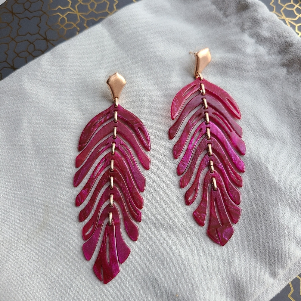 Kendra Scott Marbled Maroon Acrylic Lotus Leaf Earrings in Rose Gold